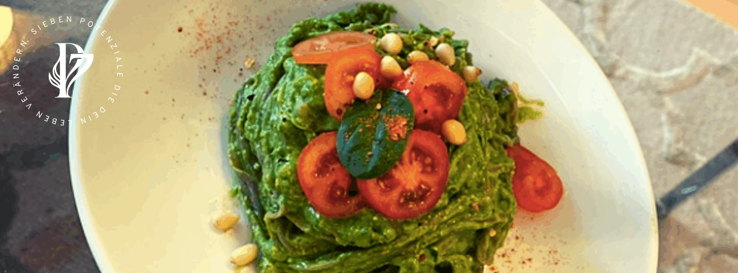 Kichererbsen Nudeln mit Avocado Pesto
